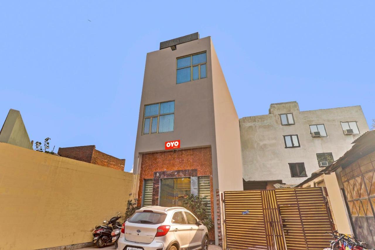 O Near Ambience Mall 3* New Delhi